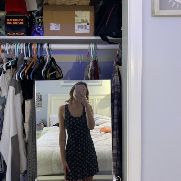 Dress - Picture 9 of 9